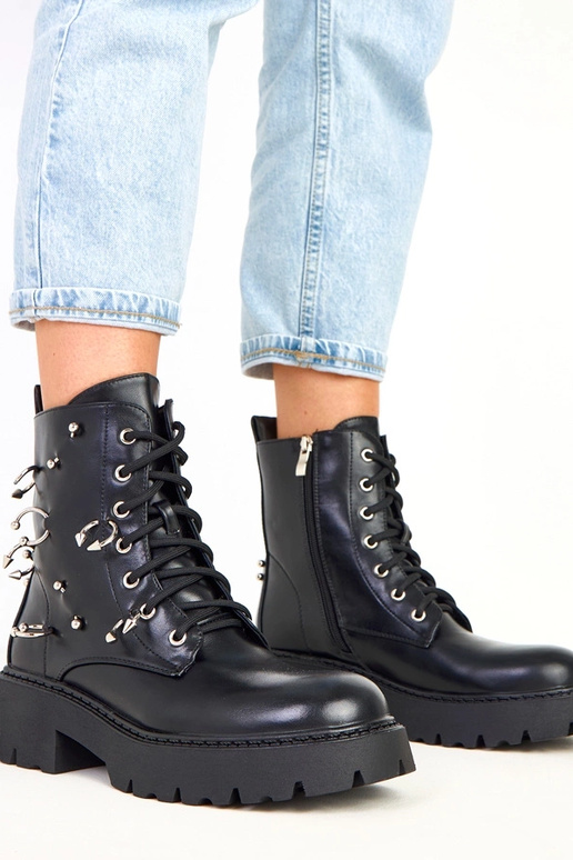 Czarne botki na platformie z... Czarne botki na platformie z...