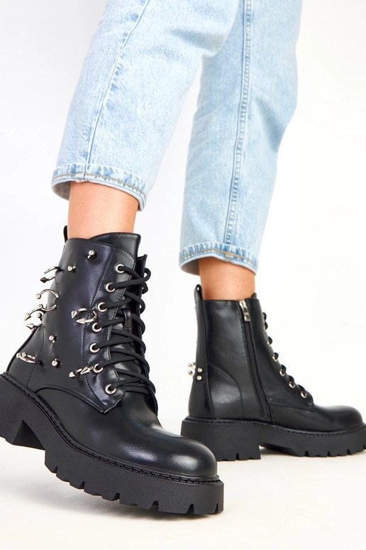 Czarne botki na platformie z... Czarne botki na platformie z...