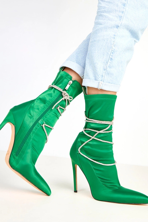 Zielone satynowe botki na szpilce...
