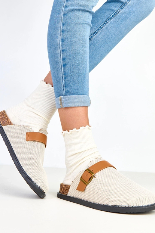 Brązowe kapcie na korkowej platformie...