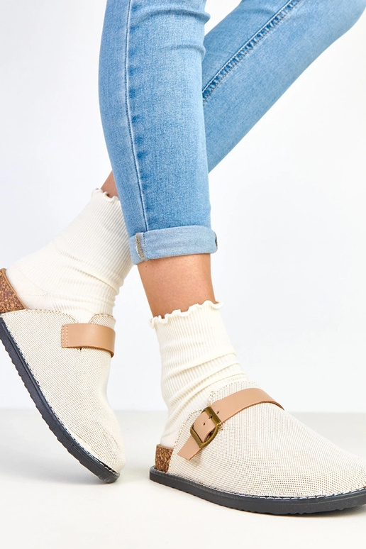 Beżowe kapcie na korkowej platformie...