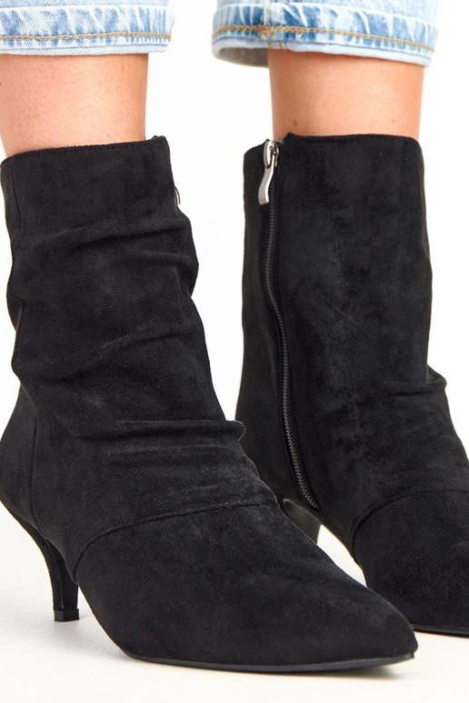 Czarne botki na niskim obcasie z...