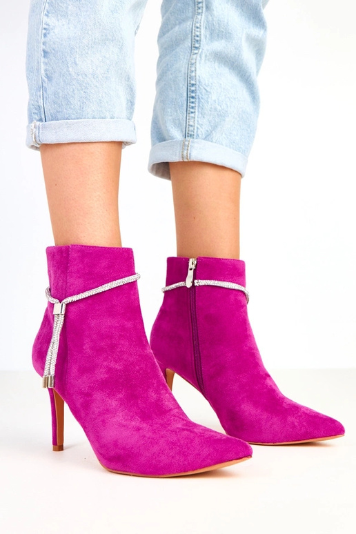 Fioletowe botki na szpilce z ozdobnym...