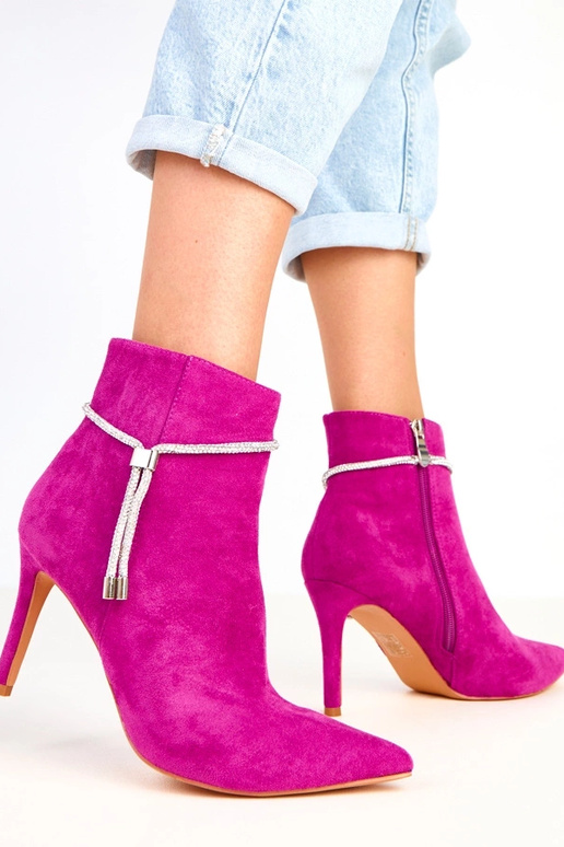 Fioletowe botki na szpilce z ozdobnym...