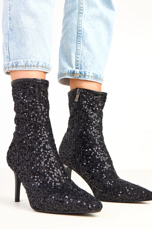Czarne botki z cekinowym wykończeniem... Czarne botki z cekinowym wykończeniem...