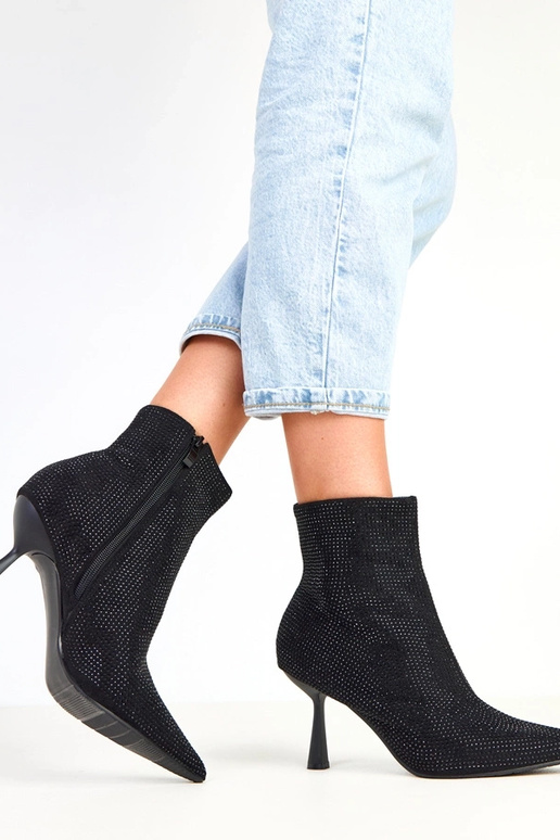 Czarne botki na szpilce zdobione... Czarne botki na szpilce zdobione...