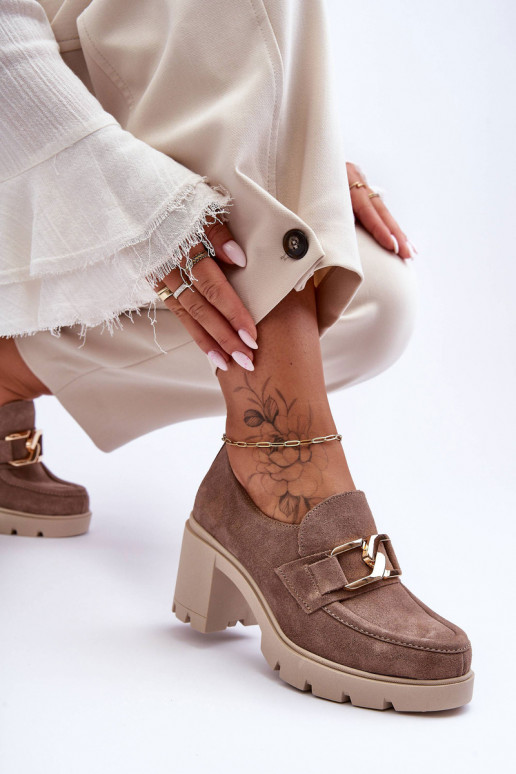 Elegant shoes on a pillar with a golden decoration beige Harmell Elegant shoes on a pillar with a golden decoration beige Harmell