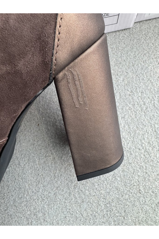 Suede Pumps On Heel Brown Laura Messi 2702