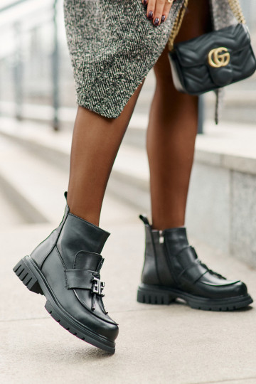 Leather Ankle Boots With Flat Heel And Decoration Insulated Black Asperra 2