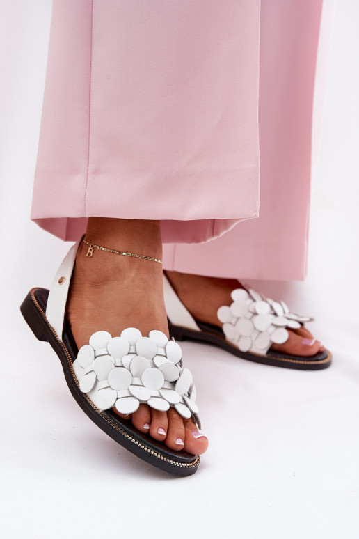 Leather sandals on flat heel white Zazoo 40425 Leather sandals on flat heel white Zazoo 40425