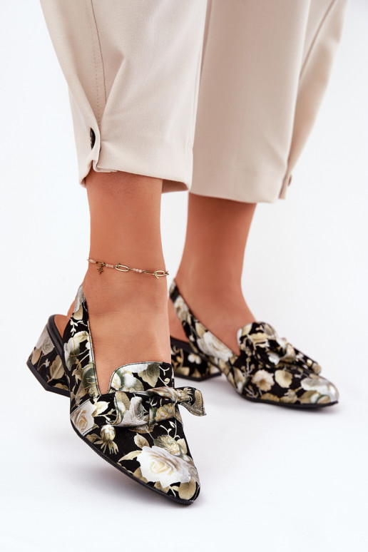 Leather Pumps With Flowers And Bow Black N6539-44 Leather Pumps With Flowers And Bow Black N6539-44