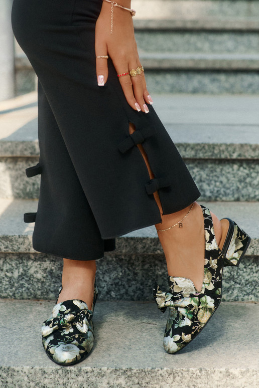 Leather Pumps With Flowers And Bow Black N6539-44 Leather Pumps With Flowers And Bow Black N6539-44