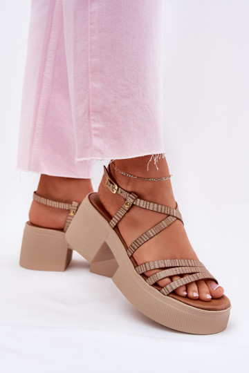 Women's leather sandals Maciejka 06990-25 gold