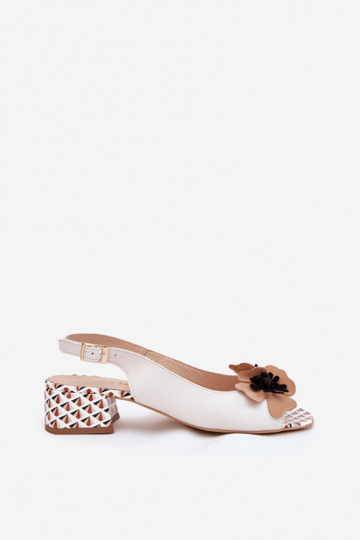 Leather Women's Sandals on a Block Heel with a Decorative Flower Laura Messi 2973 White Leather Women's Sandals on a Block Heel with a Decorative Flower Laura Messi 2973 White