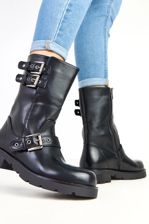 Czarne botki na platformie z... Czarne botki na platformie z...