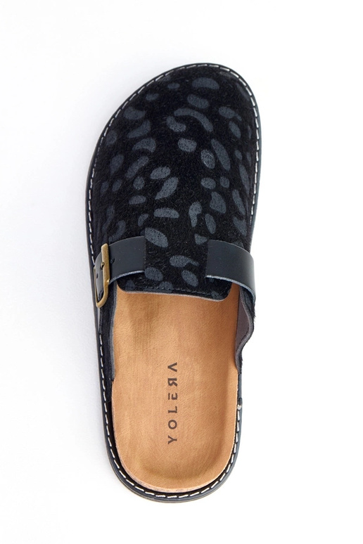 Czarne kapcie damskie na korkowej...