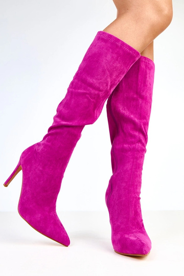 Fioletowe kozaki na szpilce...
