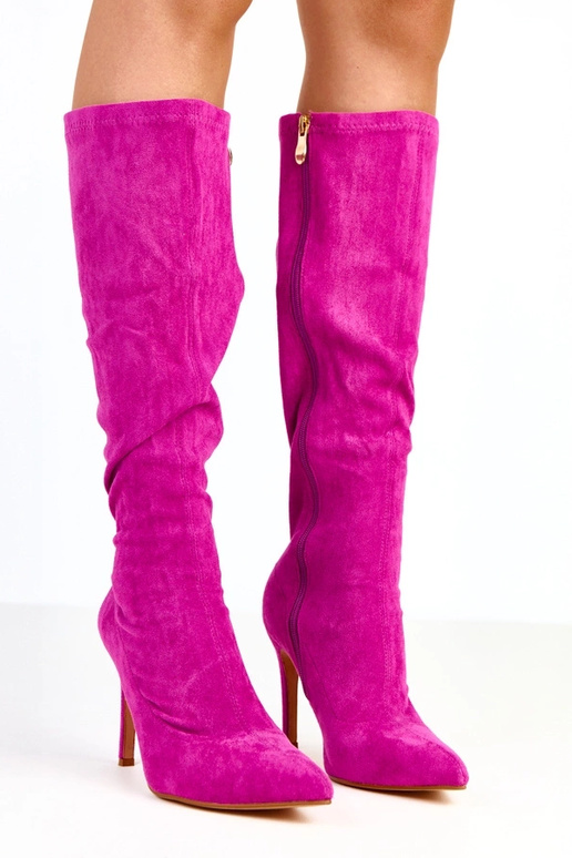 Fioletowe kozaki na szpilce przed... Fioletowe kozaki na szpilce przed...