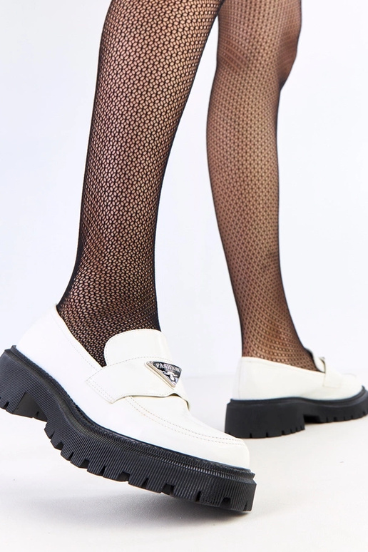 Białe mokasyny damskie z metaliczną...