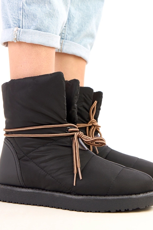 Czarne śniegowce damskie z ozdobnym...