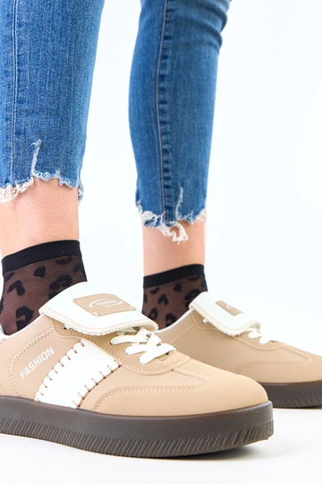 Brązowe sneakersy na platformie z przeszyciami Puente