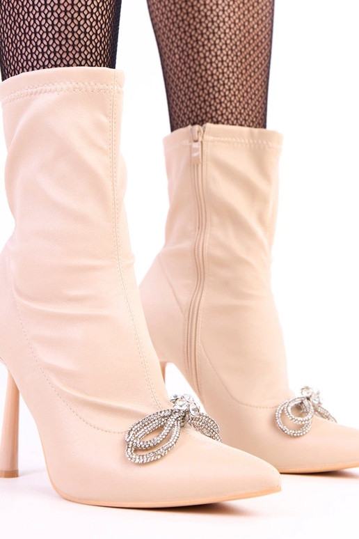 Beżowe satynowe botki z cyrkoniową...