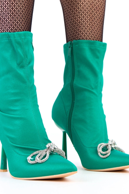 Zielone satynowe botki z cyrkoniową...