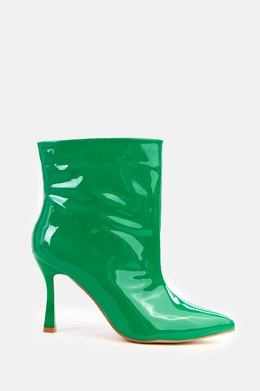 Zielone botki lakierowane na szpilce...