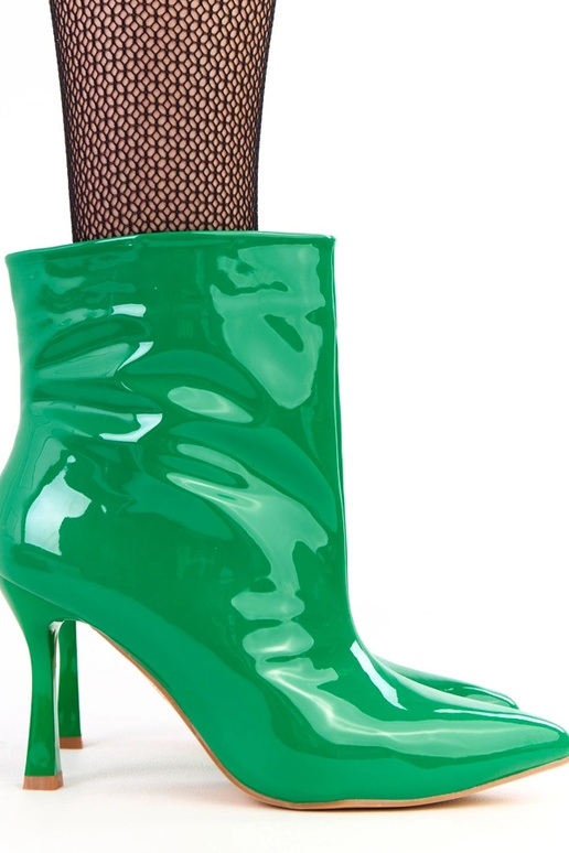 Zielone botki lakierowane na szpilce...