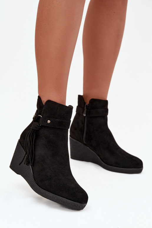 Insulated women's ankle boots with wedge with fringes Black Olivarae Insulated women's ankle boots with wedge with fringes Black Olivarae