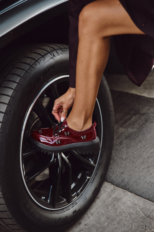 Lakierowane Skórzane Półbuty DamskiewithPrzypinkami Artiker 57C0336 Bordowe