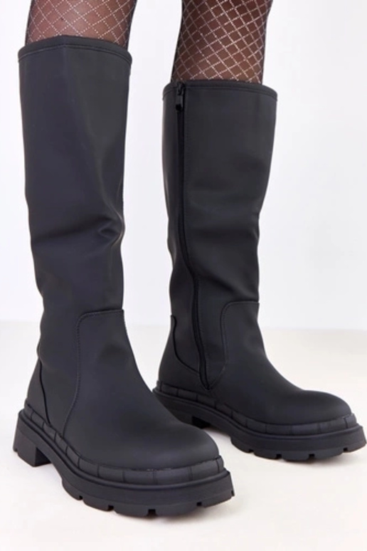 Czarne kozaki z ekoskóry Delita