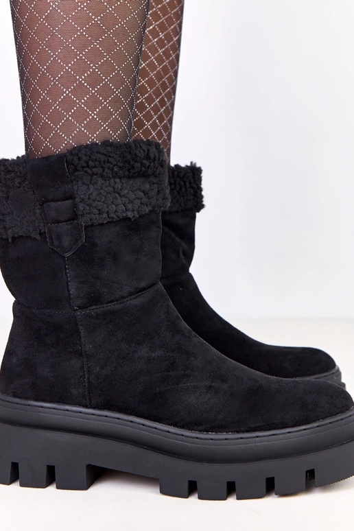 Czarne botki z futerkiem na masywnej...