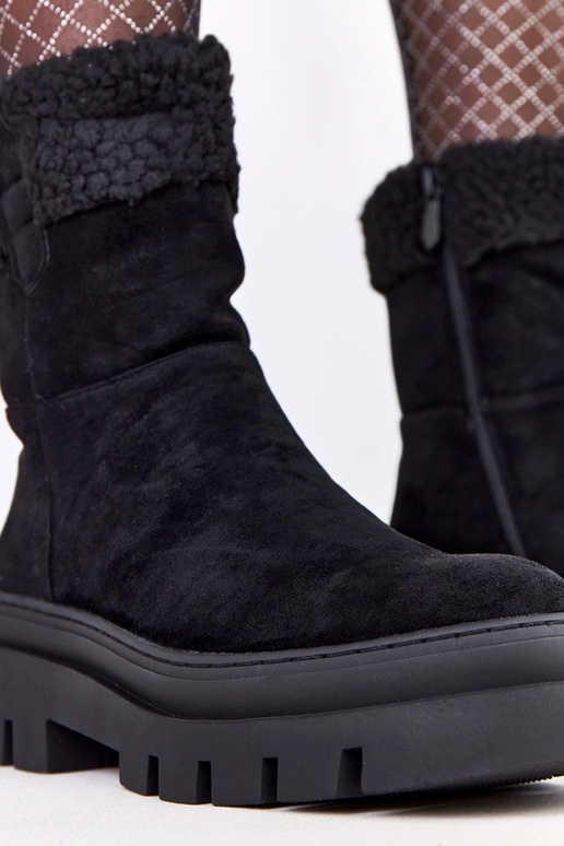 Czarne botki z futerkiem na masywnej...