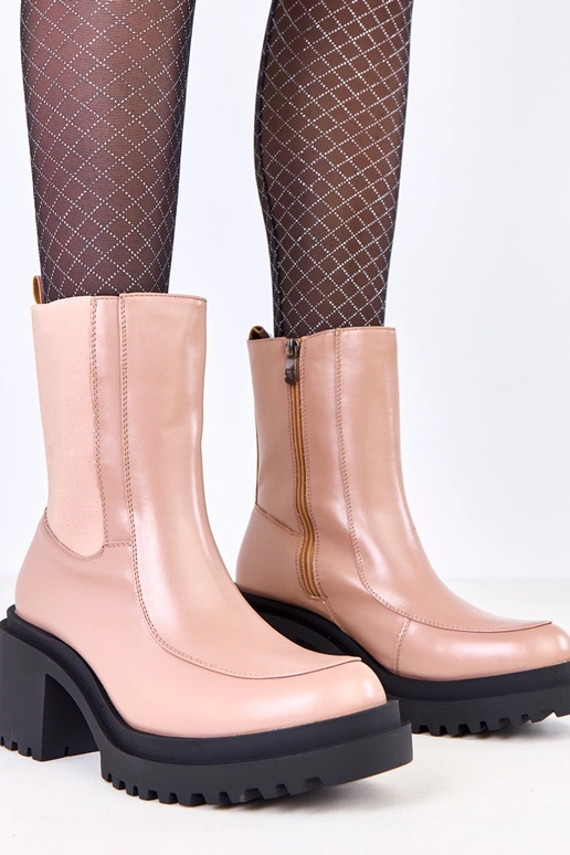 Beżowe botki na słupku z elastyczną...