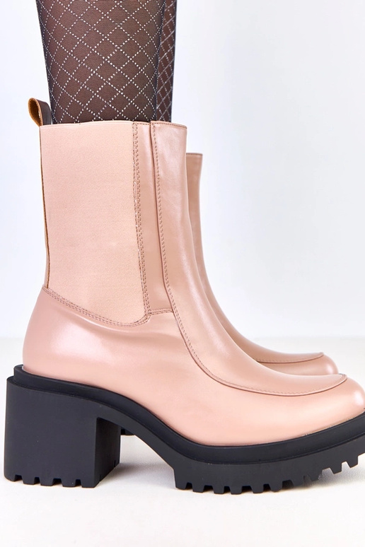 Beżowe botki na słupku z elastyczną...