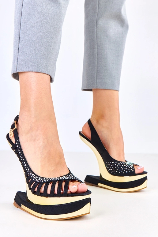 Czarne sandały z cyrkoniami na...