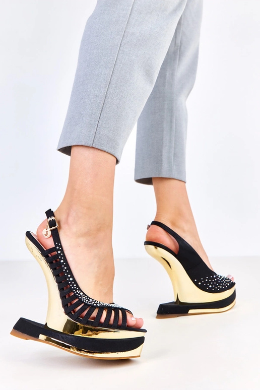 Czarne sandały z cyrkoniami na...