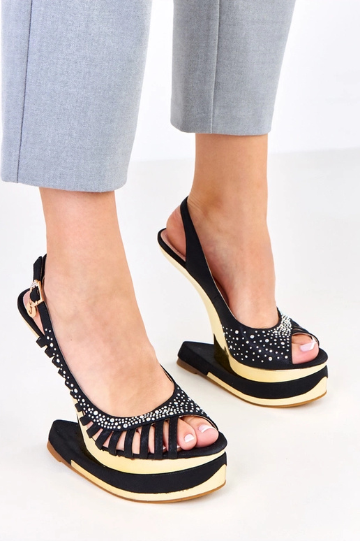 Czarne sandały z cyrkoniami na...