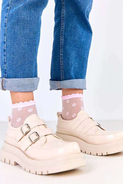 Beżowe półbuty na masywnej podeszwie...