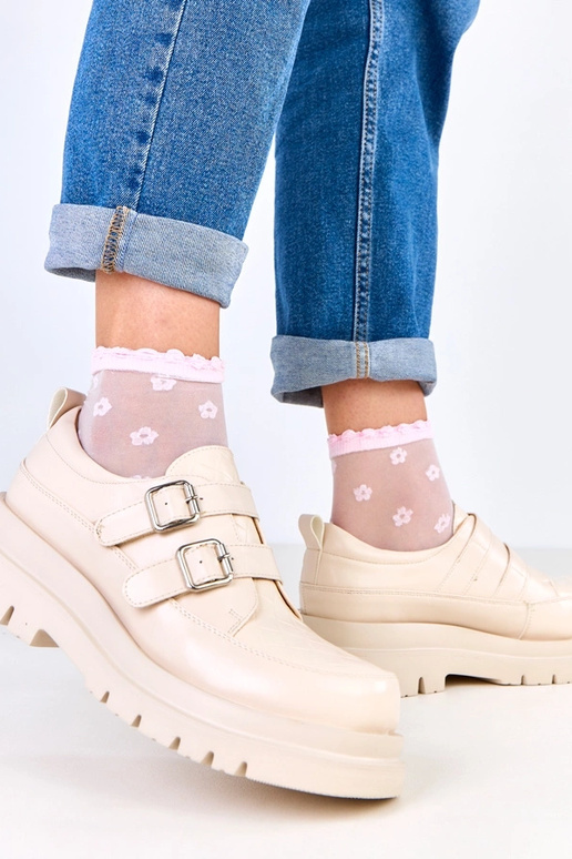 Beżowe półbuty na masywnej podeszwie...