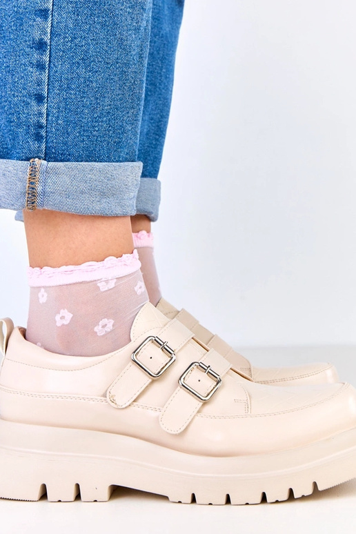 Beżowe półbuty na masywnej podeszwie...