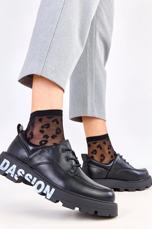 Czarne damskie półbuty z nadrukiem na...