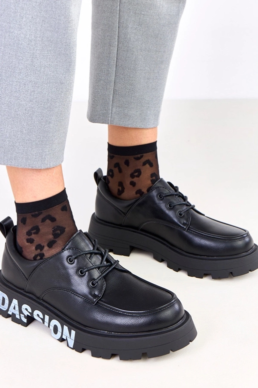 Czarne damskie półbuty z nadrukiem na...