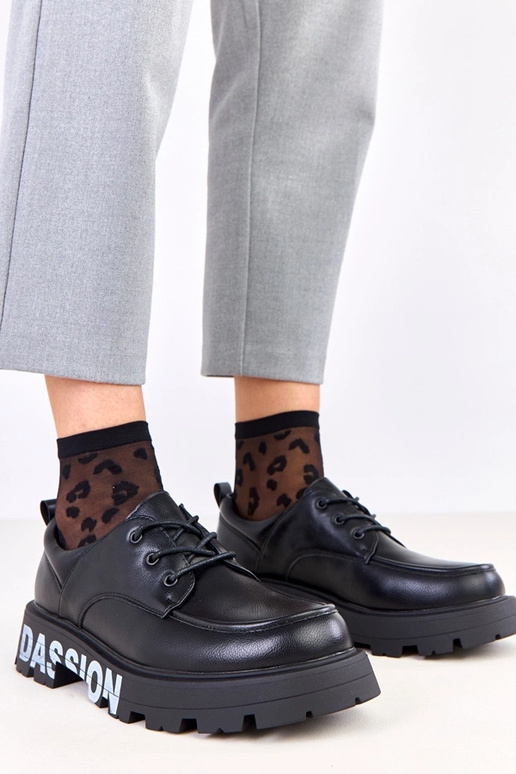 Czarne damskie półbuty z nadrukiem na...