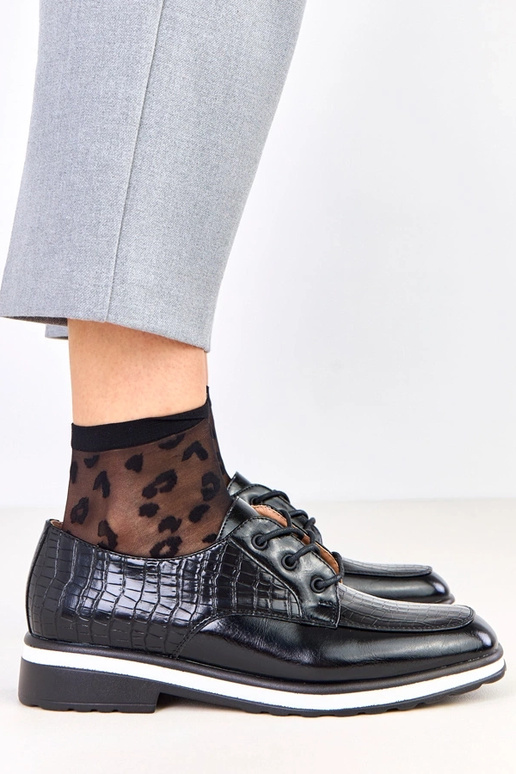 Czarne półbuty z tłoczeniem i...