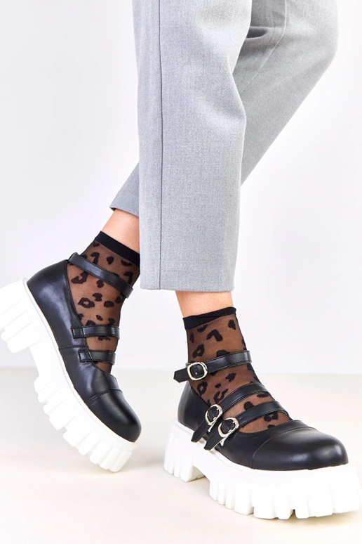 Czarne półbuty na traktorowej...