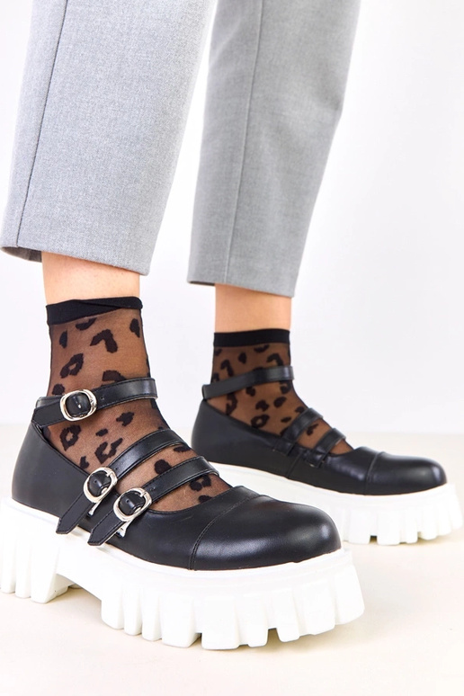 Czarne półbuty na traktorowej...