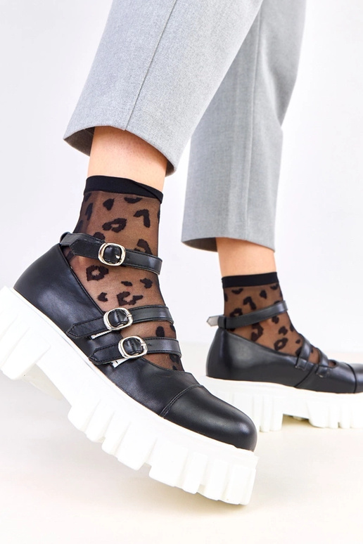 Czarne półbuty na traktorowej...