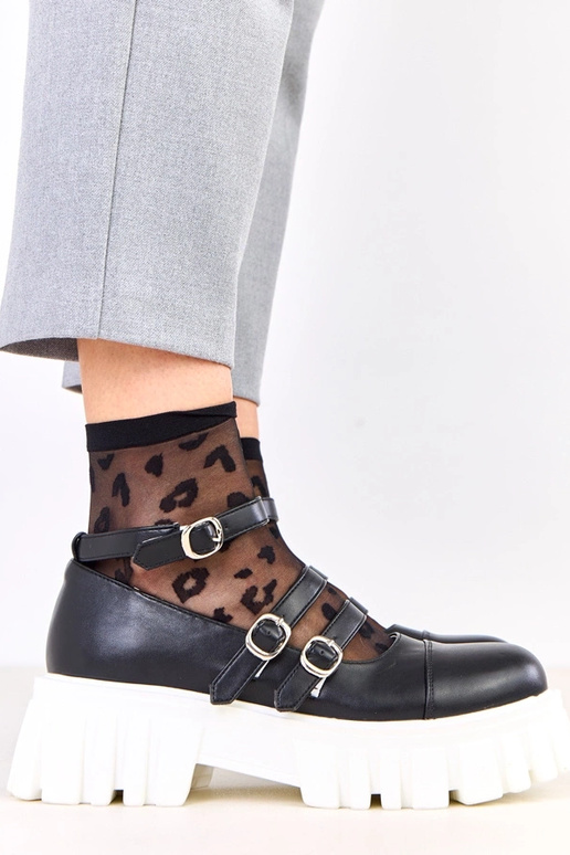 Czarne półbuty na traktorowej...